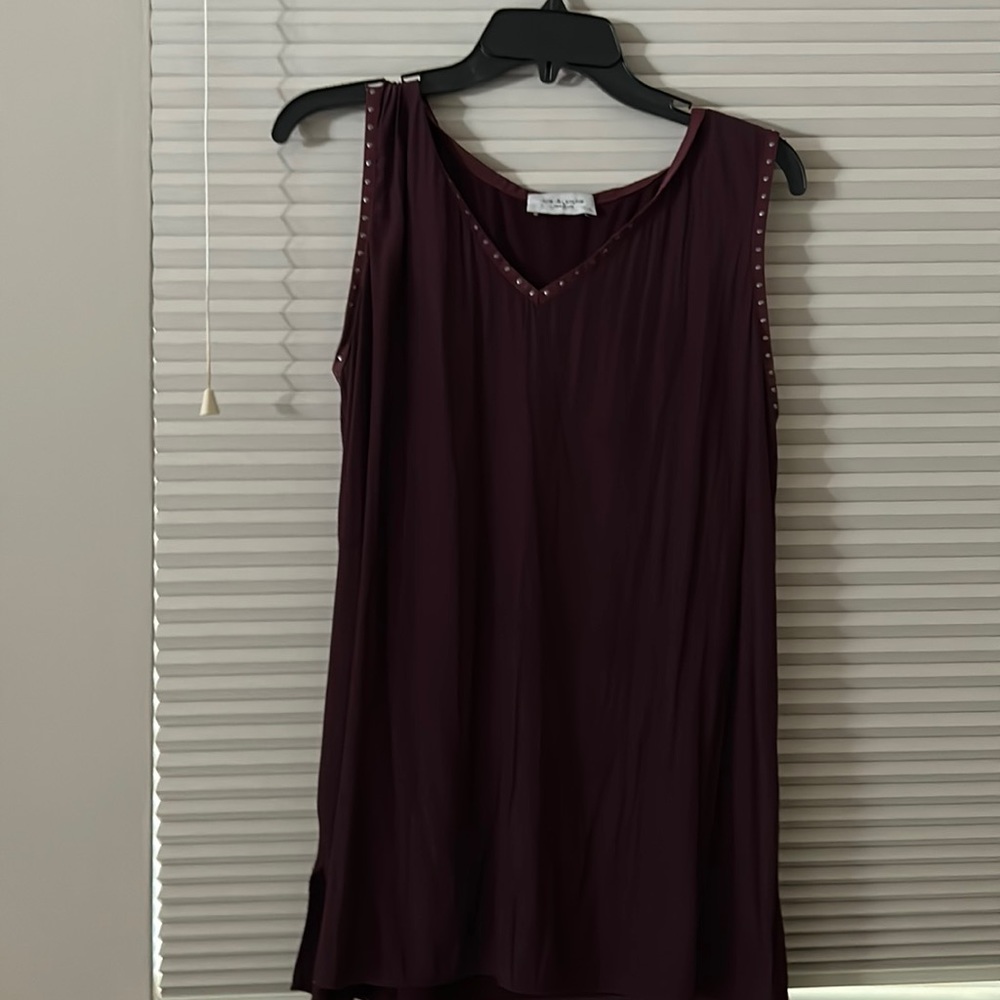 Lola & Sophie top